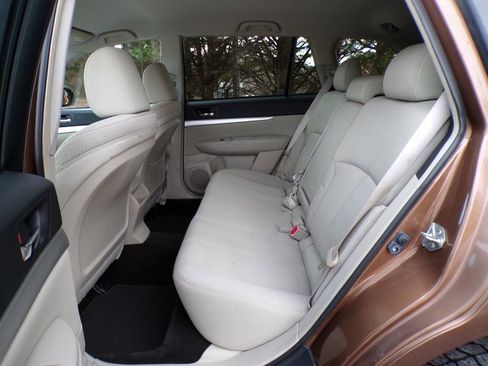 Used 2011 Subaru Outback 3.6R Premium image 9