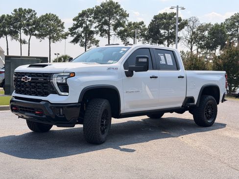 Used 2025 Chevrolet Silverado 2500 ZR2 w/ Technology Package AWD/4WD image 12
