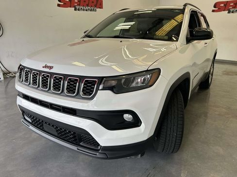 Used 2024 Jeep Compass Latitude AWD/4WD image 7