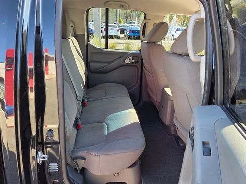 Used 2021 Nissan Frontier SV w/ Midnight Edition Floor Mats image 18