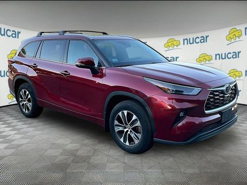 Used 2022 Toyota Highlander XLE AWD/4WD image 1