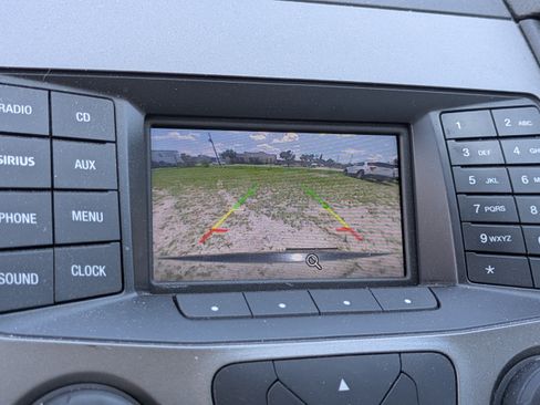 Used 2017 Ford Taurus SE FWD image 25
