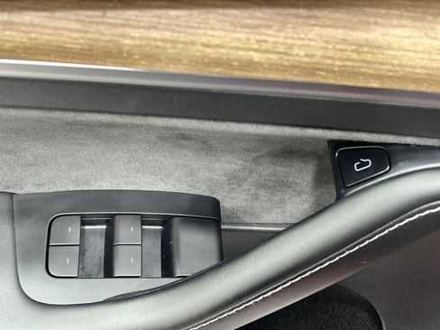 Used 2022 Tesla Model Y Long Range image 13