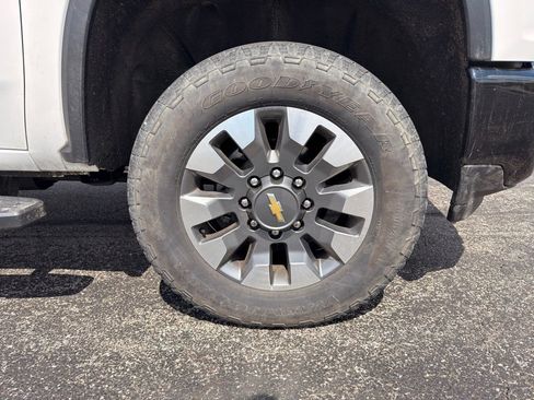 Used 2023 Chevrolet Silverado 2500 Custom w/ Custom Value Package image 16