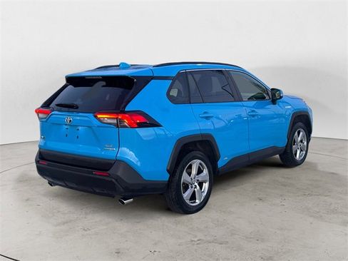 Used 2021 Toyota RAV4 XLE Premium image 5
