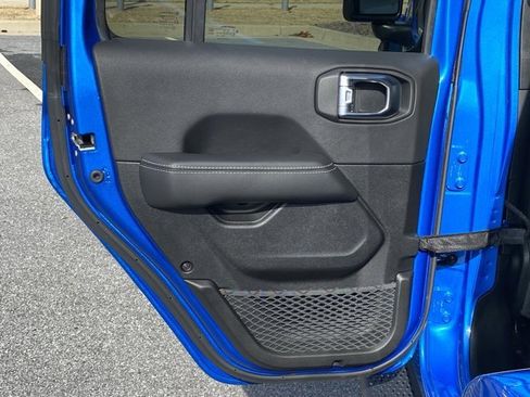 Used 2022 Jeep Wrangler Unlimited Sahara w/ Cold Weather Group image 40