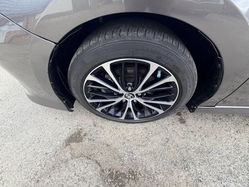 Used 2021 Toyota Camry LE image 33