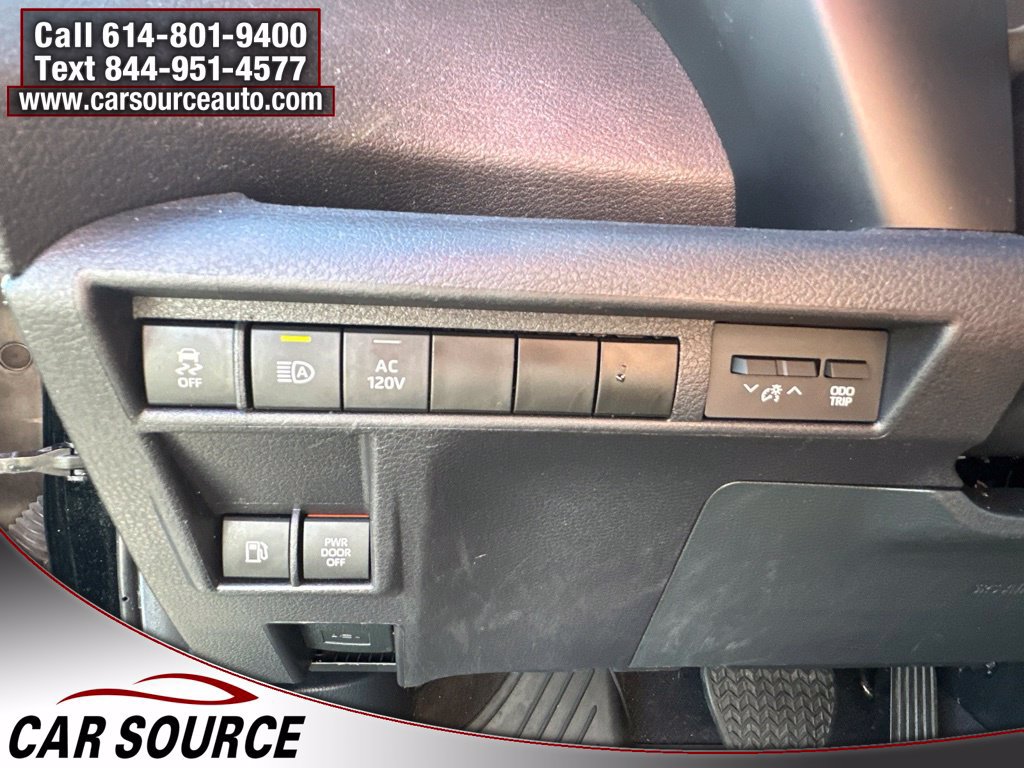 Used 2025 Toyota Sienna XSE w/ XSE Premium Package FWD image 20