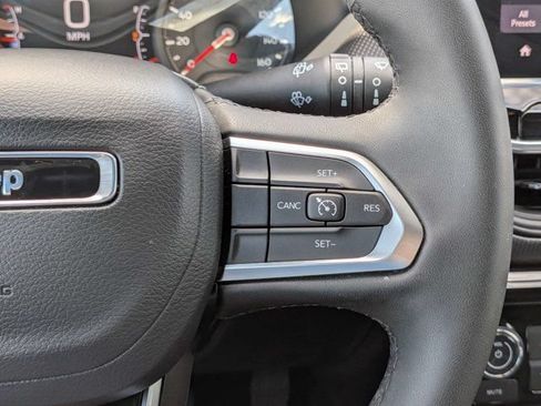 Used 2025 Jeep Compass Latitude w/ Convenience Group AWD/4WD image 27