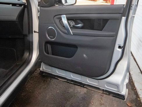 Used 2025 Land Rover Discovery Sport S image 40