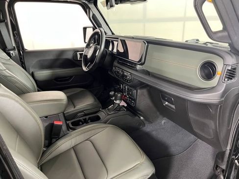 Used 2024 Jeep Gladiator Mojave AWD/4WD image 46