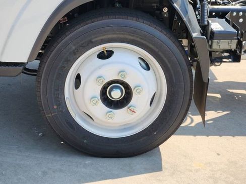 New 2025 Chevrolet Low Cab Forward RWD image 15