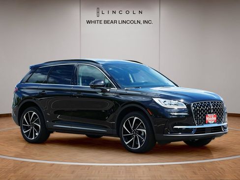 Used 2025 Lincoln Corsair Reserve w/ Equipment Group 202A AWD/4WD image 3