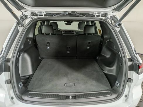 Certified 2025 Jeep Grand Cherokee Limited w/ Black Appearance Package AWD/4WD image 15