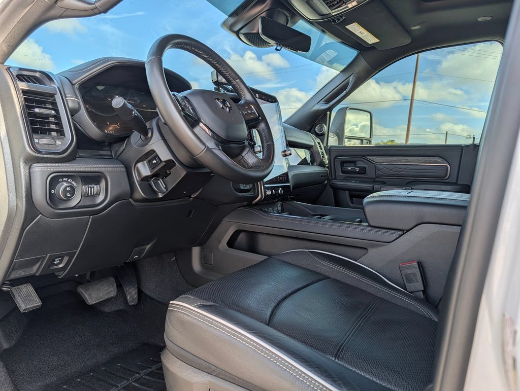 Used 2025 RAM 2500 Limited AWD/4WD image 23
