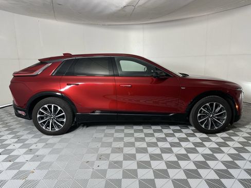 Used 2024 Cadillac Lyriq Sport RWD image 9