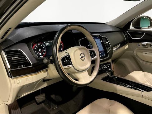 Used 2018 Volvo XC90 T6 Momentum w/ Convenience Package image 17