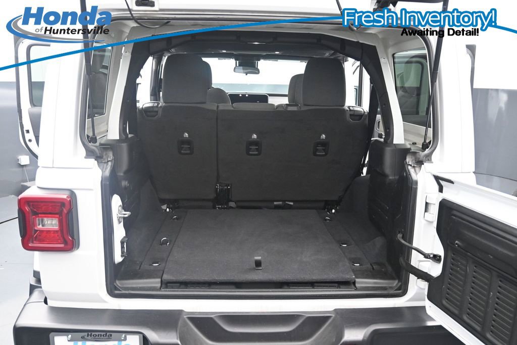 Used 2025 Jeep Wrangler Unlimited Sahara AWD/4WD image 12