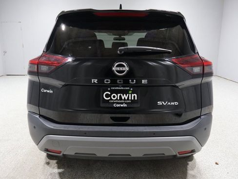 Used 2023 Nissan Rogue SV image 3