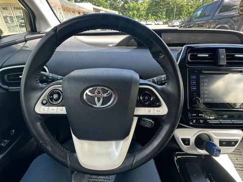 Used 2017 Toyota Prius Three Touring FWD image 10