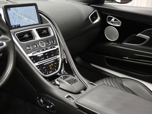 Used 2019 Aston Martin DB11 Volante image 26