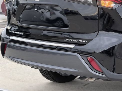 Certified 2025 Toyota Highlander Limited image 5