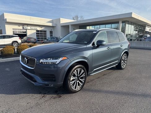Used 2021 Volvo XC90 T6 Momentum image 3