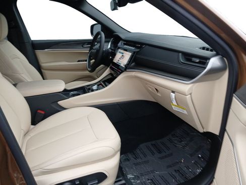 New 2026 Jeep Grand Cherokee L Limited RWD image 24
