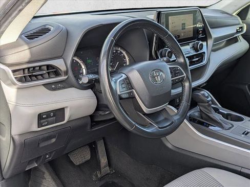 Used 2023 Toyota Highlander LE image 10