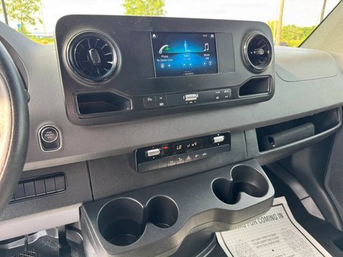 Used 2024 Mercedes-Benz Sprinter 2500 image 12