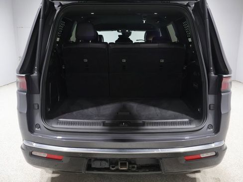 Used 2022 Jeep Wagoneer Series III AWD/4WD image 19