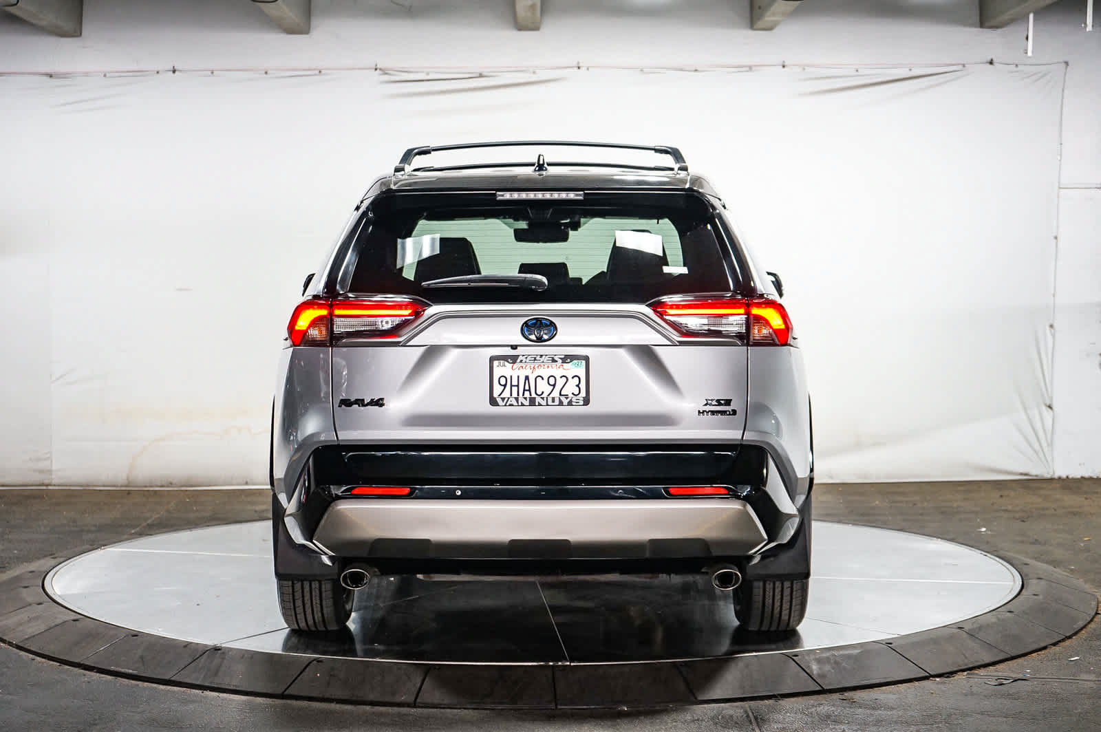 Used 2023 Toyota RAV4 XSE AWD/4WD image 9
