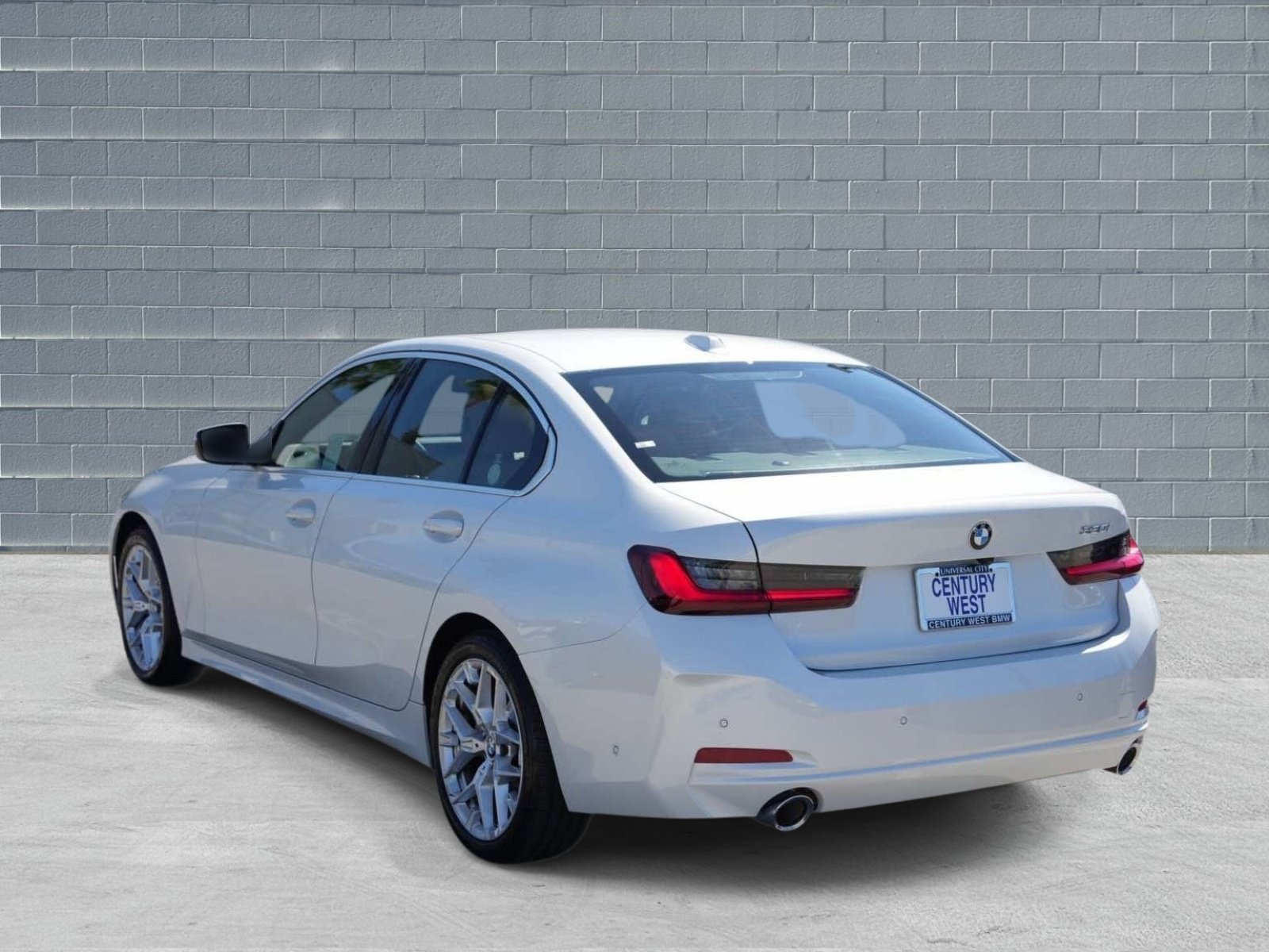 Used 2025 BMW 330i Sedan RWD image 3
