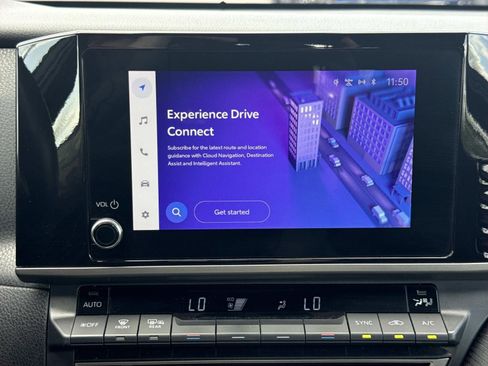 Used 2025 Toyota Camry SE image 9