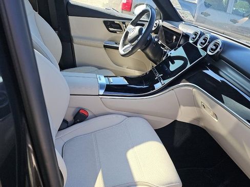 Used 2025 Mercedes-Benz GLC 300 4MATIC image 9