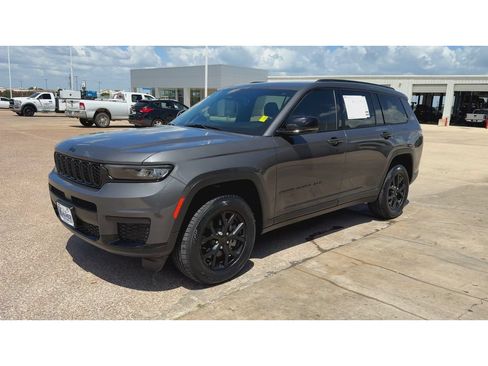 Used 2025 Jeep Grand Cherokee L Altitude AWD/4WD image 4