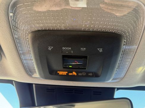 Used 2025 Toyota Prius XLE image 19