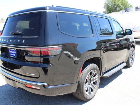 Used 2024 Jeep Wagoneer Series II w/ Flexible Seating Group AWD/4WD image 4