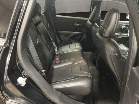 Used 2020 Jeep Cherokee Limited image 19