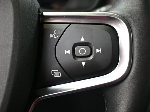 Certified 2025 Volvo XC40 B5 Core image 25