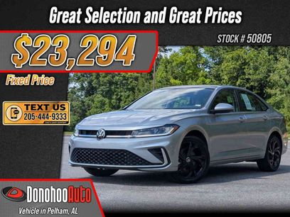 Used 2025 Volkswagen Jetta SE w/ Sunroof Package