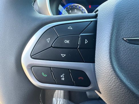 New 2025 Chrysler Pacifica Select image 32