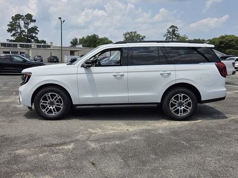 Used 2025 Ford Expedition Active RWD image 5