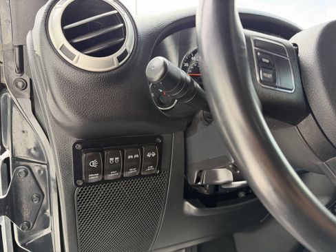 Used 2018 Jeep Wrangler Unlimited Sahara AWD/4WD image 14