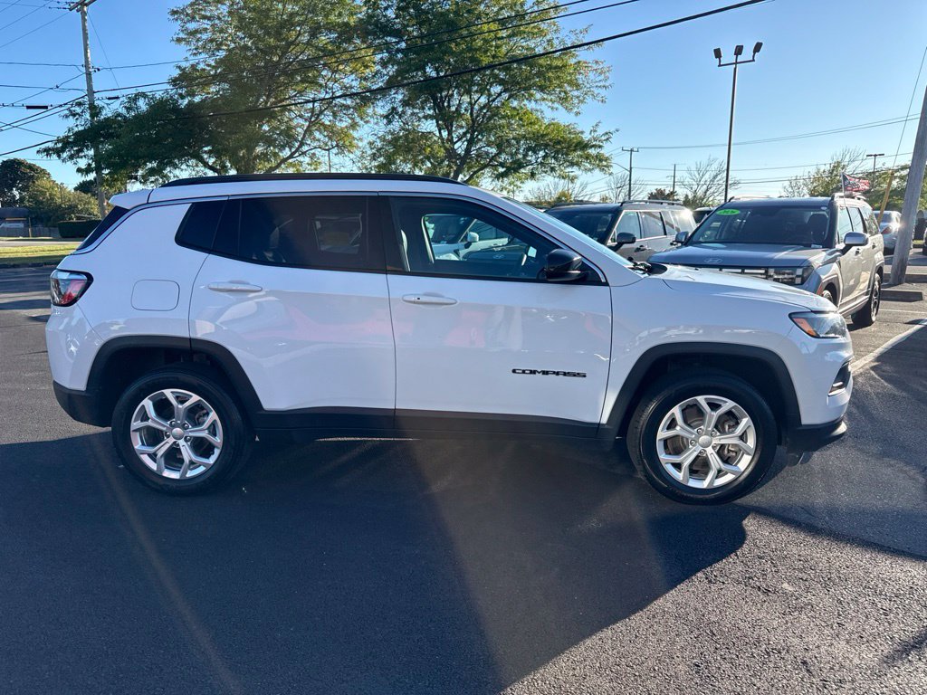 Used 2024 Jeep Compass Latitude AWD/4WD image 4