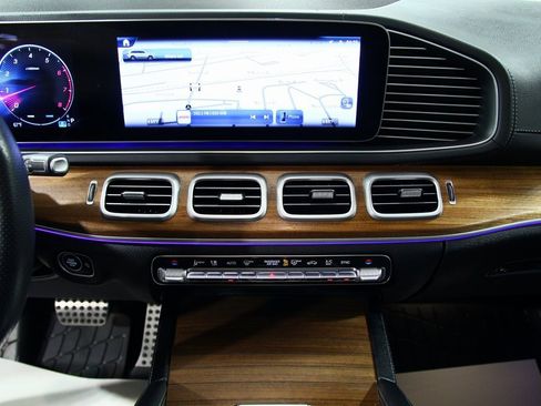 Used 2025 Mercedes-Benz GLS 450 4MATIC image 21