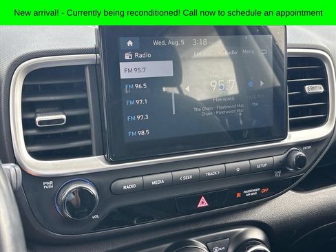 Used 2024 Hyundai Venue SEL FWD image 5