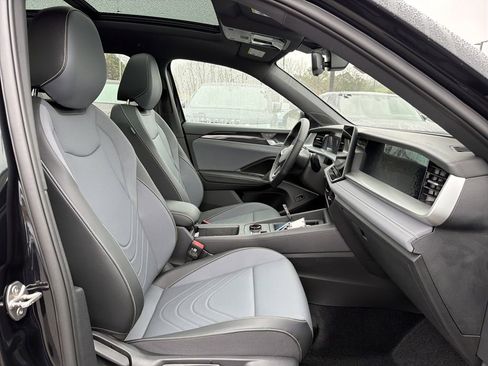 New 2026 Volkswagen Tiguan SE R-Line FWD image 20