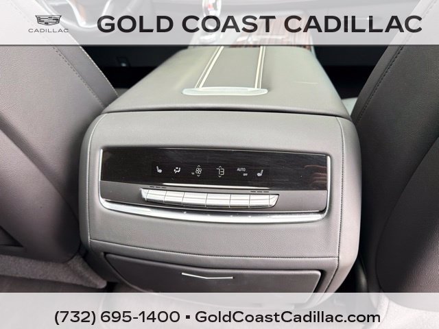 Used 2024 Cadillac Escalade Premium Luxury AWD/4WD image 11
