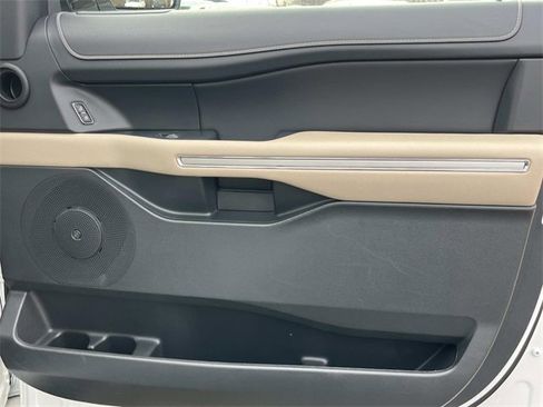 Used 2023 Ford Expedition Max Limited image 24